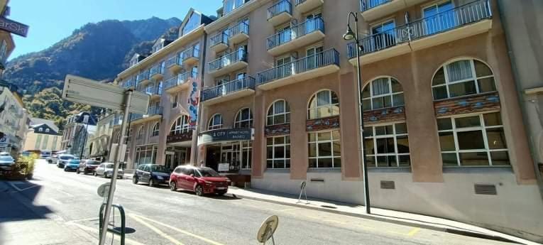 Appartement Prive Dans Residence Balneo Aladin Cauterets Bagian luar foto